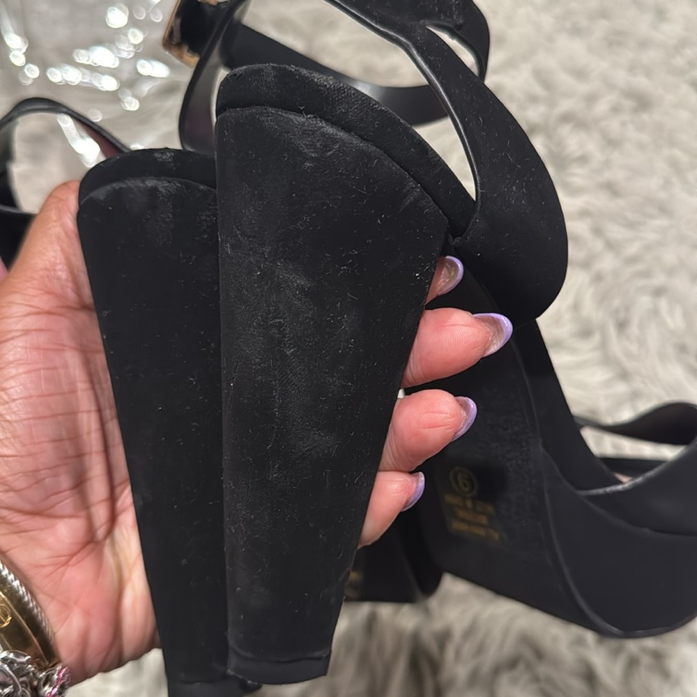 BLACK HEELS - Picture 8 of 10